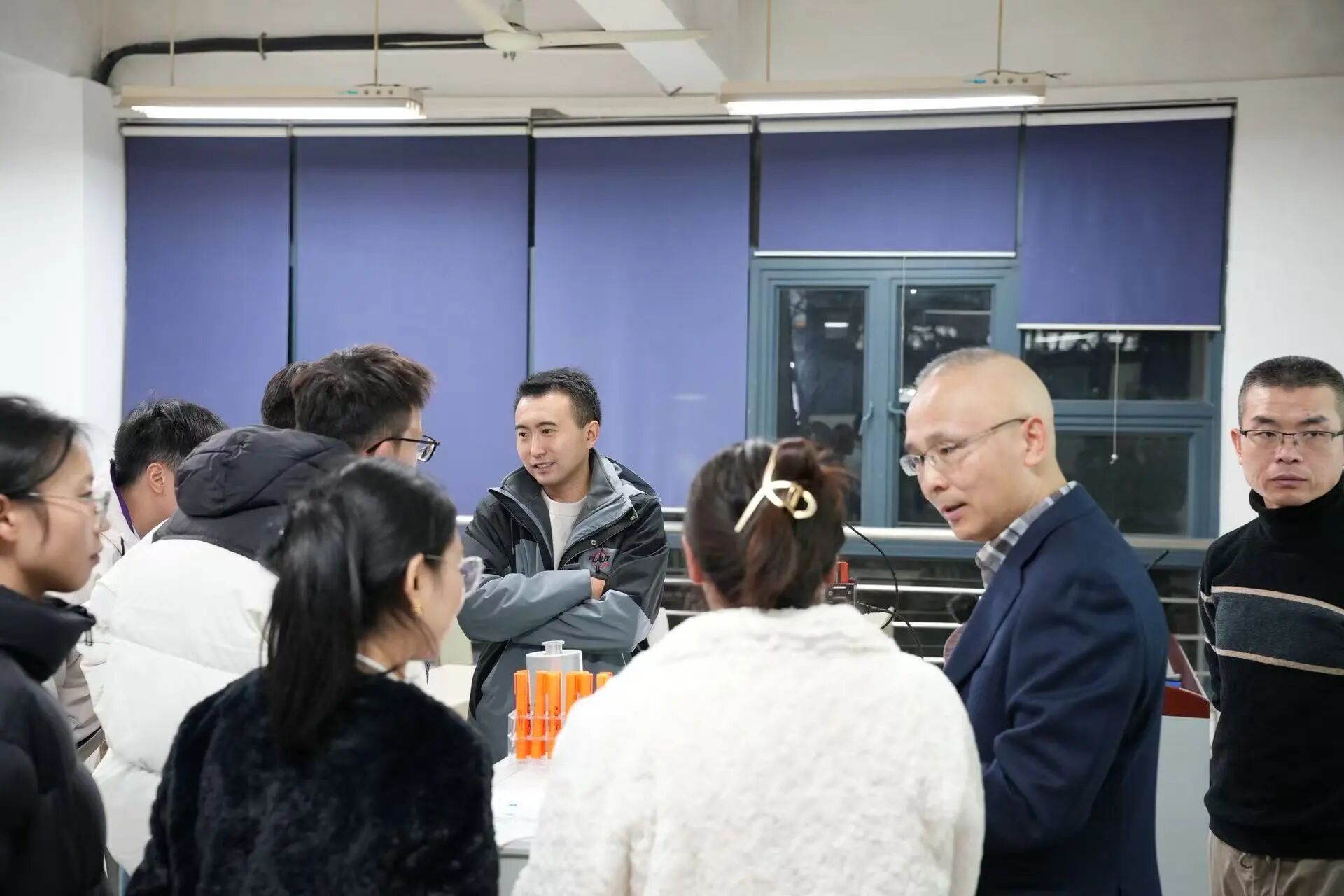 成年人免费看片走進東華大學物理學院，探討成人免费看片技術應用與未來職業機遇